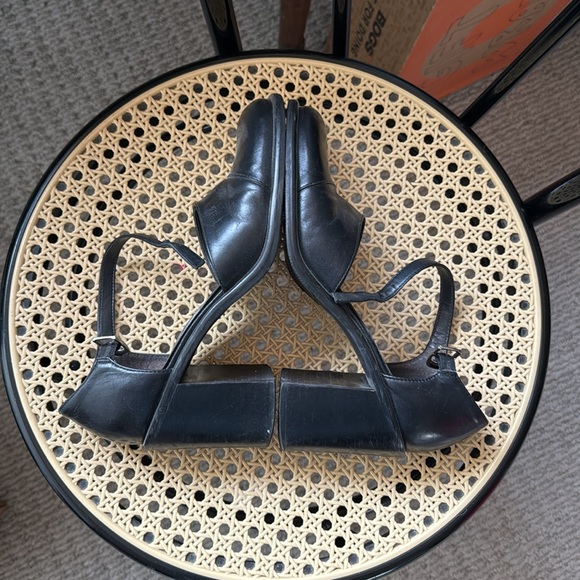 Kenneth Cole Reaction 90s Mary Jane’s - Picture 5 of 5